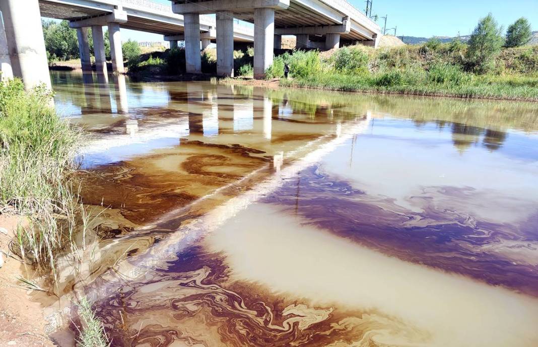 Kızılırmak'ta akaryakıt sızıntısı paniği! Yetkililer harekete geçti, kahreden görüntüler 7
